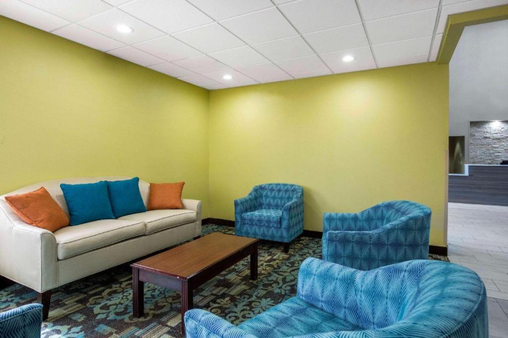Quality Inn & Suites Arnold - St Louis ภายนอก รูปภาพ