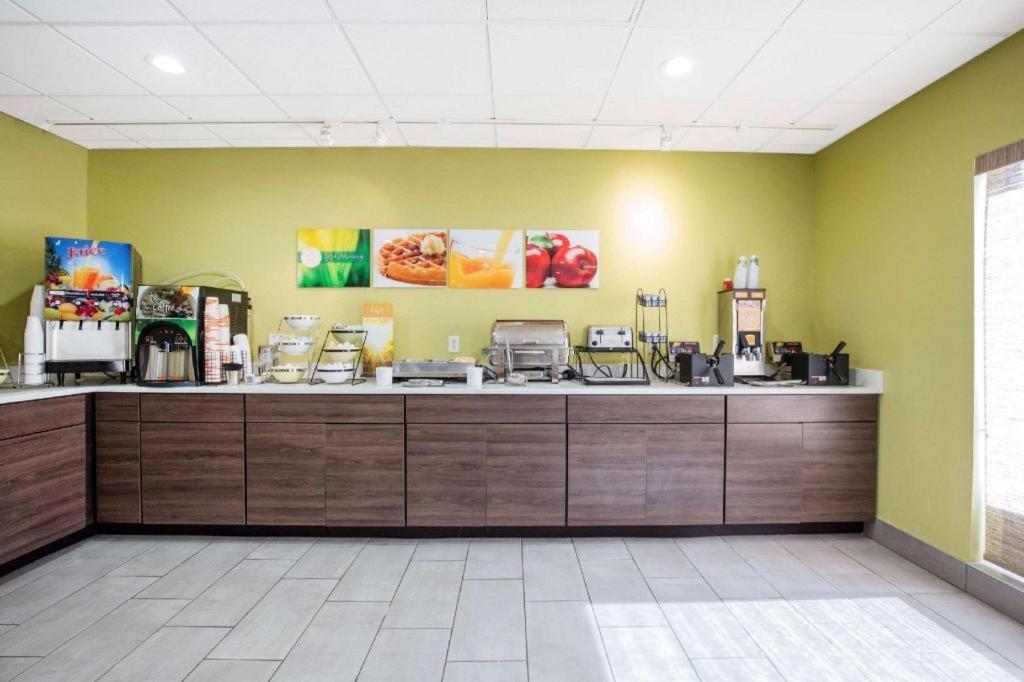 Quality Inn & Suites Arnold - St Louis ภายนอก รูปภาพ