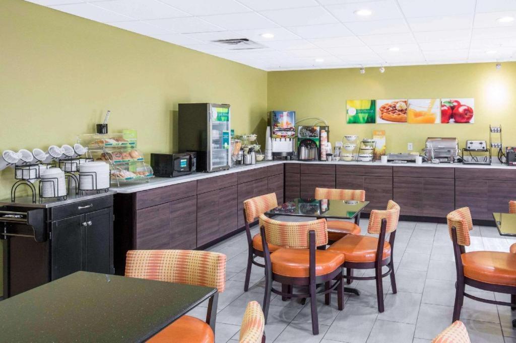 Quality Inn & Suites Arnold - St Louis ภายนอก รูปภาพ